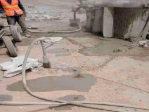 肇庆水泥混凝土路面板底注浆技术 路面脱空注浆整治方案